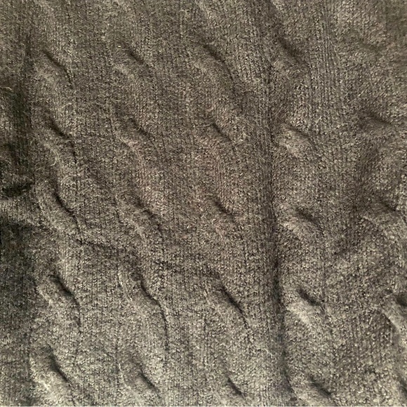 Black sweater with long sleeves, size M - Picture 3 of 3